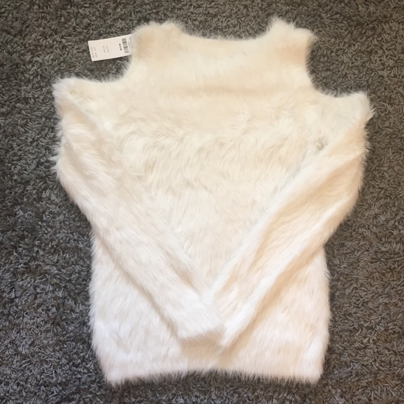 NWT Soft Fuzzy cut out shoulder sweater top - Picture 4 of 4